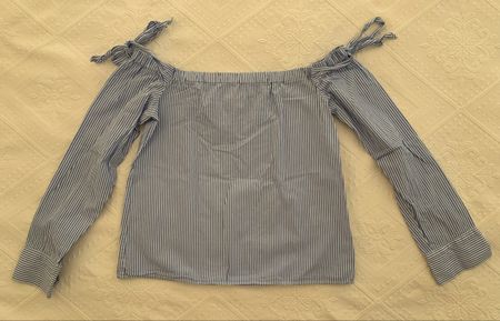 Gestreifte Bluse, Carmen-Ausschnitt, Gr. 34, neu