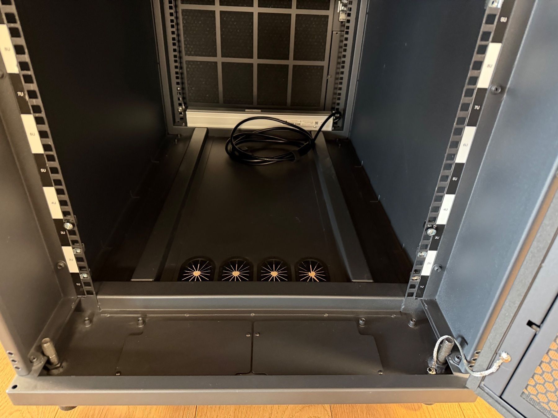 Racks & Supports: Supermicro Serverrack 19zoll 14U – D'occasion à Engelberg par JackJonnie 5