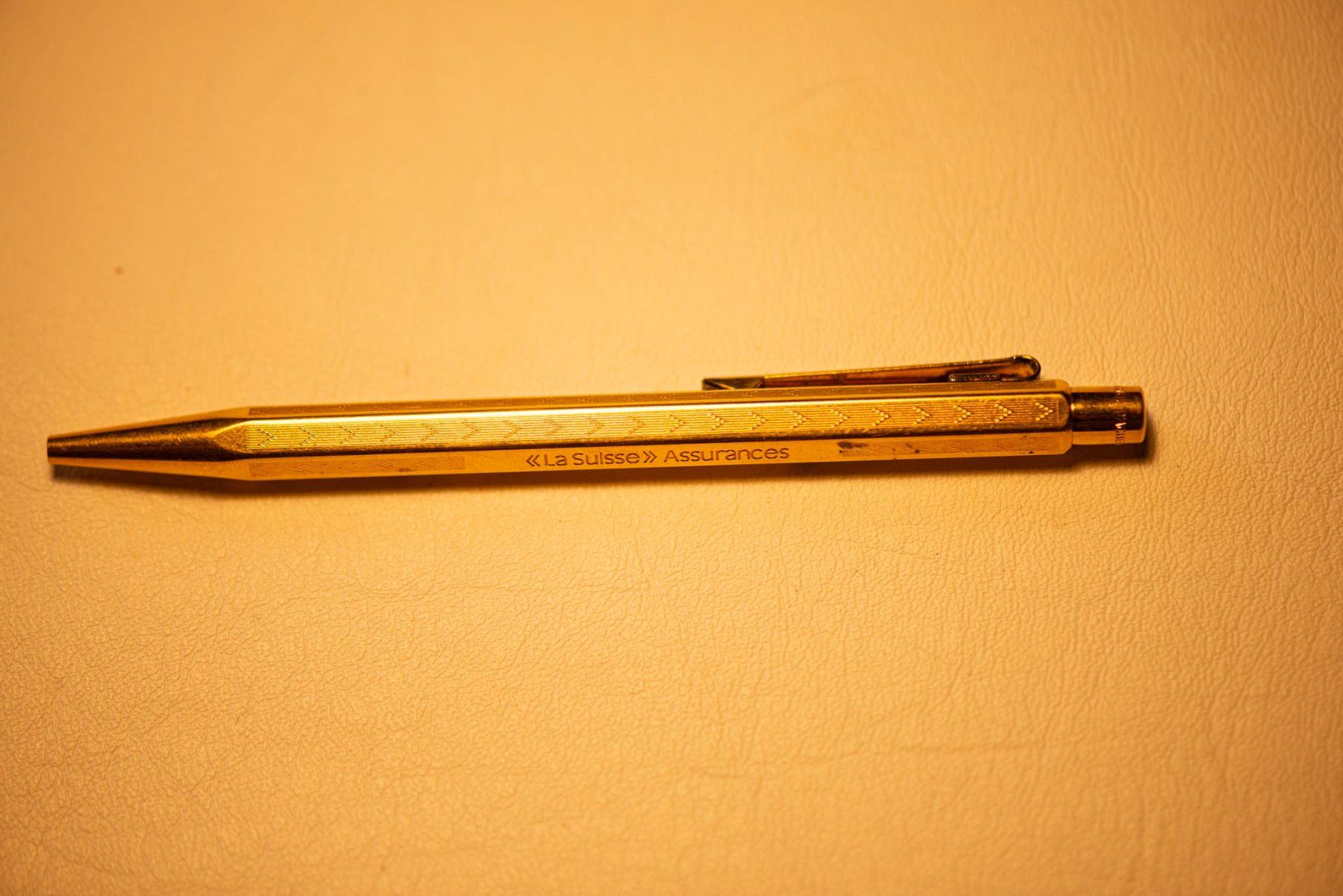 Caran D'Ache Stylos & Marker: Stift Caran d'Ache Chevron Ecridor - vergoldet – D'occasion à Lonay par