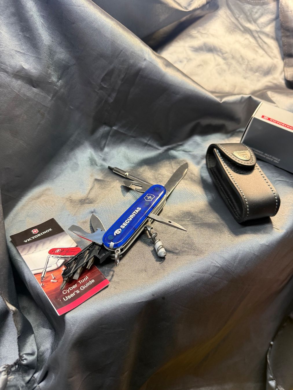 Victorinox Taschenmesser: Victorinox Cyber Tool Sackmesser Sécuritas – Neu und originalverpackt aus Glattbrugg von Xena14