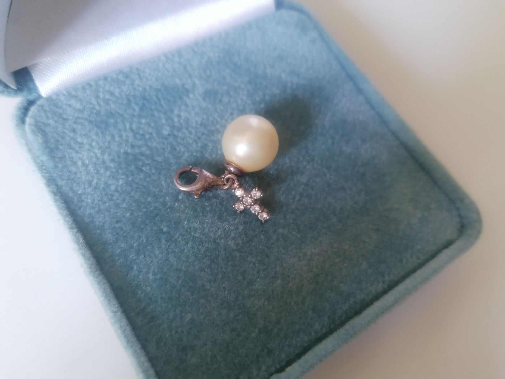 Thomas Sabo Ciondoli: Thomas Sabo Charm Perle mit Kreuz, Silber – Usato da Zürich venduto da Kassandra2