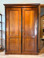 Antiker Kleiderschrank – Biedermeier-inspiriert – Massivholz