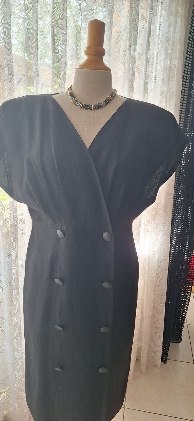 Vestiti: Robe noire Vintage 40 – Usato da St-Triphon venduto da Jldr0 3