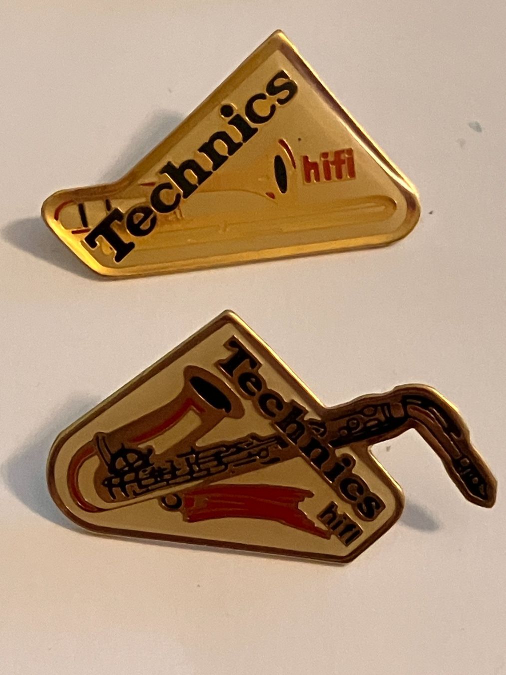 Placchette & Badge: 2 Pin Technics Hifi – Usato da Basel venduto da djwwpp
