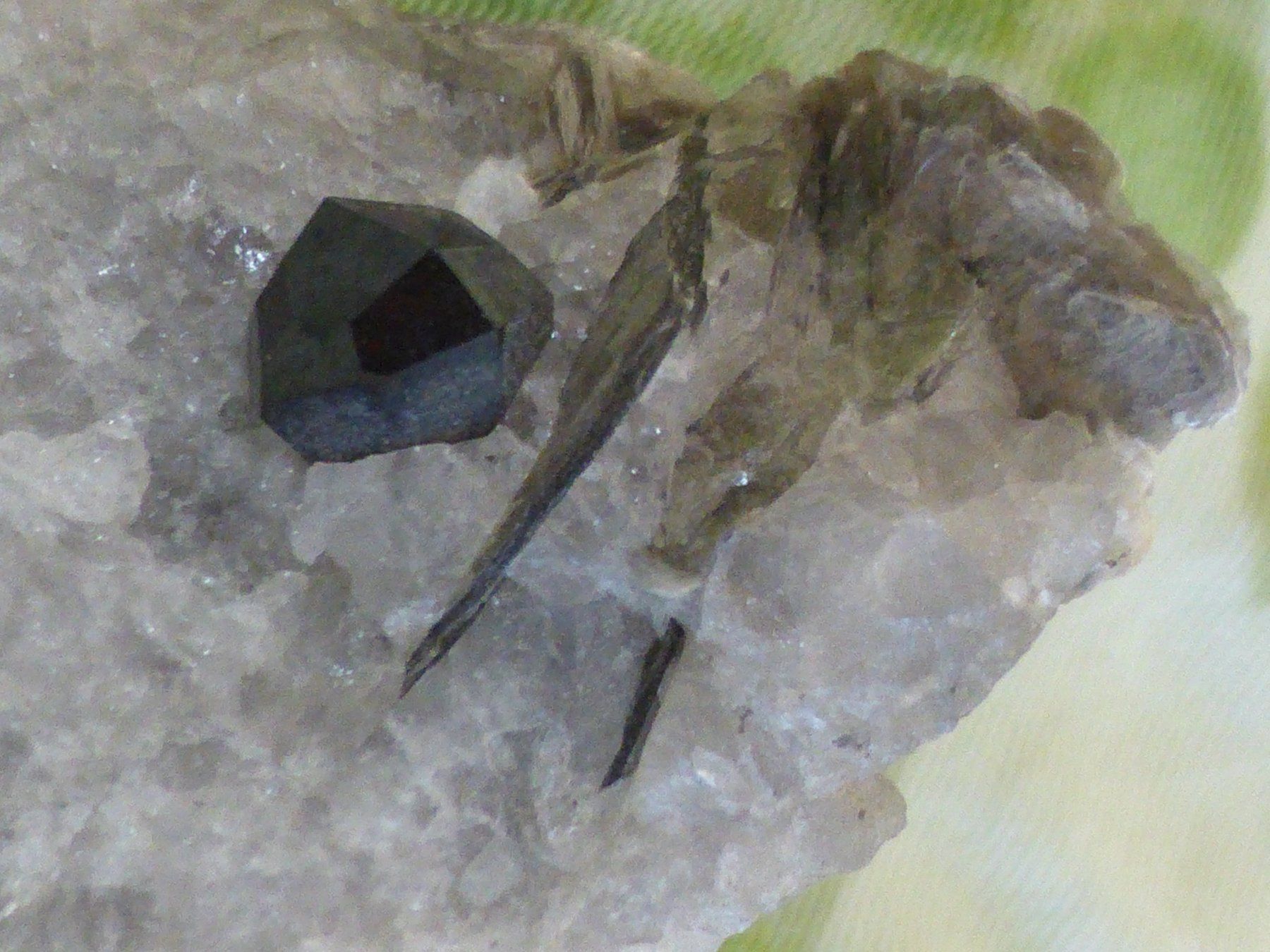 Minerali & Pietre curative: Schöner Granat mit Muskovit, Binntal – Usato da Triengen venduto da Nussbaum14 5