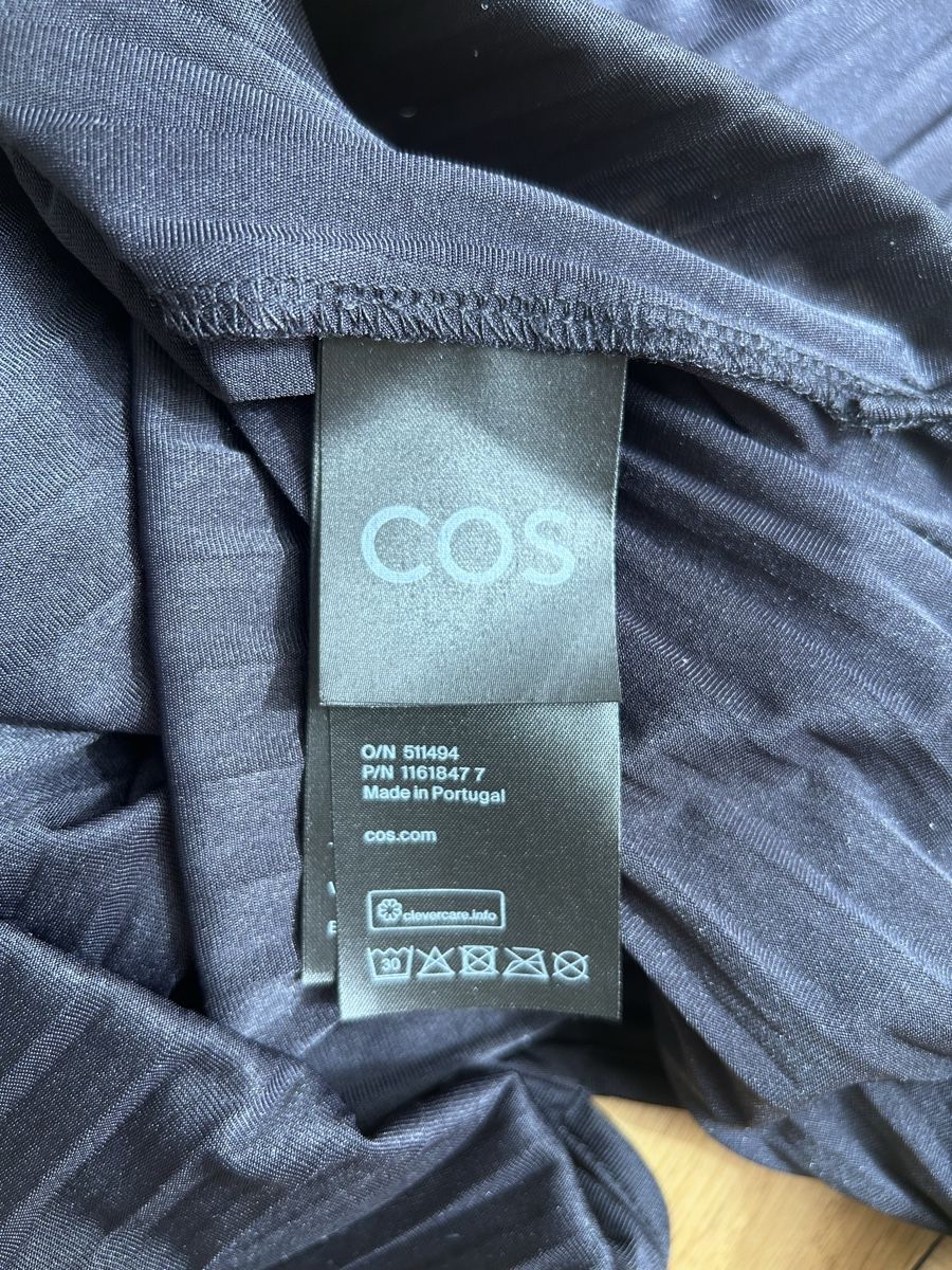 Cos Tops: Top Cos noir M – Gebraucht aus Genève von Sarahchge 3