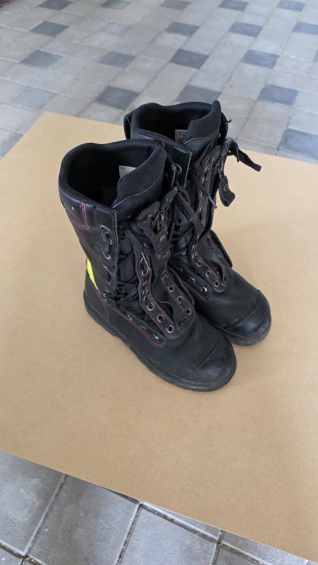 Haix Herrenschuhe: Bottes de pompiers Marque HAIX – Gebraucht aus Courgenay von Oli70