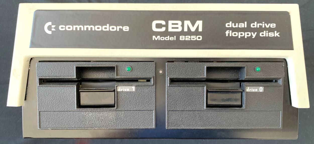 Commodore PC: Commodore 8032-sk + CBM 8250 et mode d'emploi – Usato da Blonay venduto da DDfino90 1