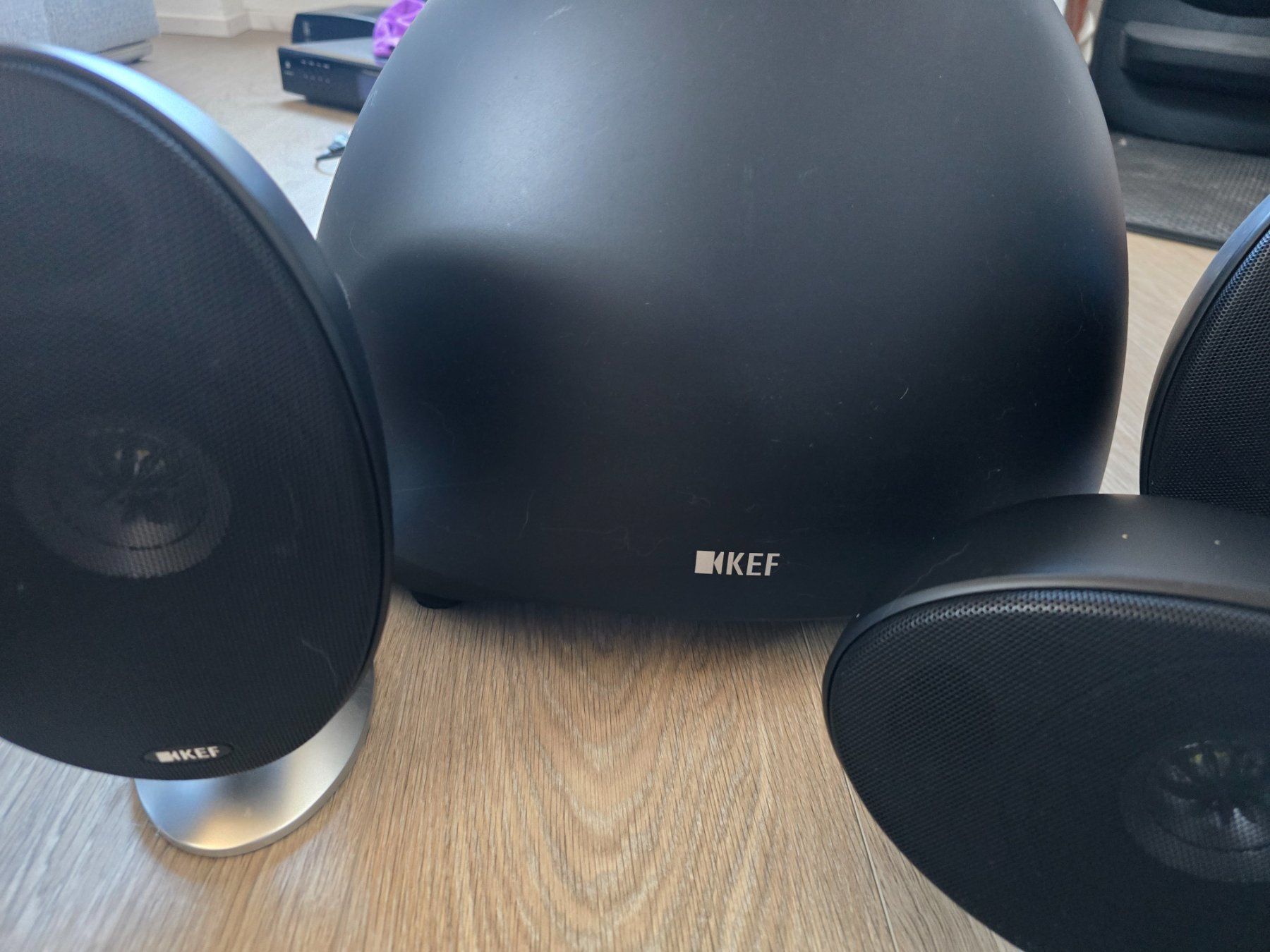 Kef Home Cinema: KEF E-2 Subwoofer inklusive 5 Speaker KEF E301 + c – Usato da Gurzelen venduto da Nicky850 3