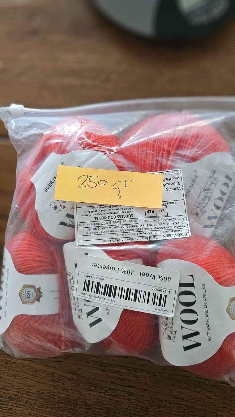 Lana: rote, wunderschöne und weiche Wolle – Nuovo e nell'imballaggio originale da Fehraltorf venduto da lisam16 7