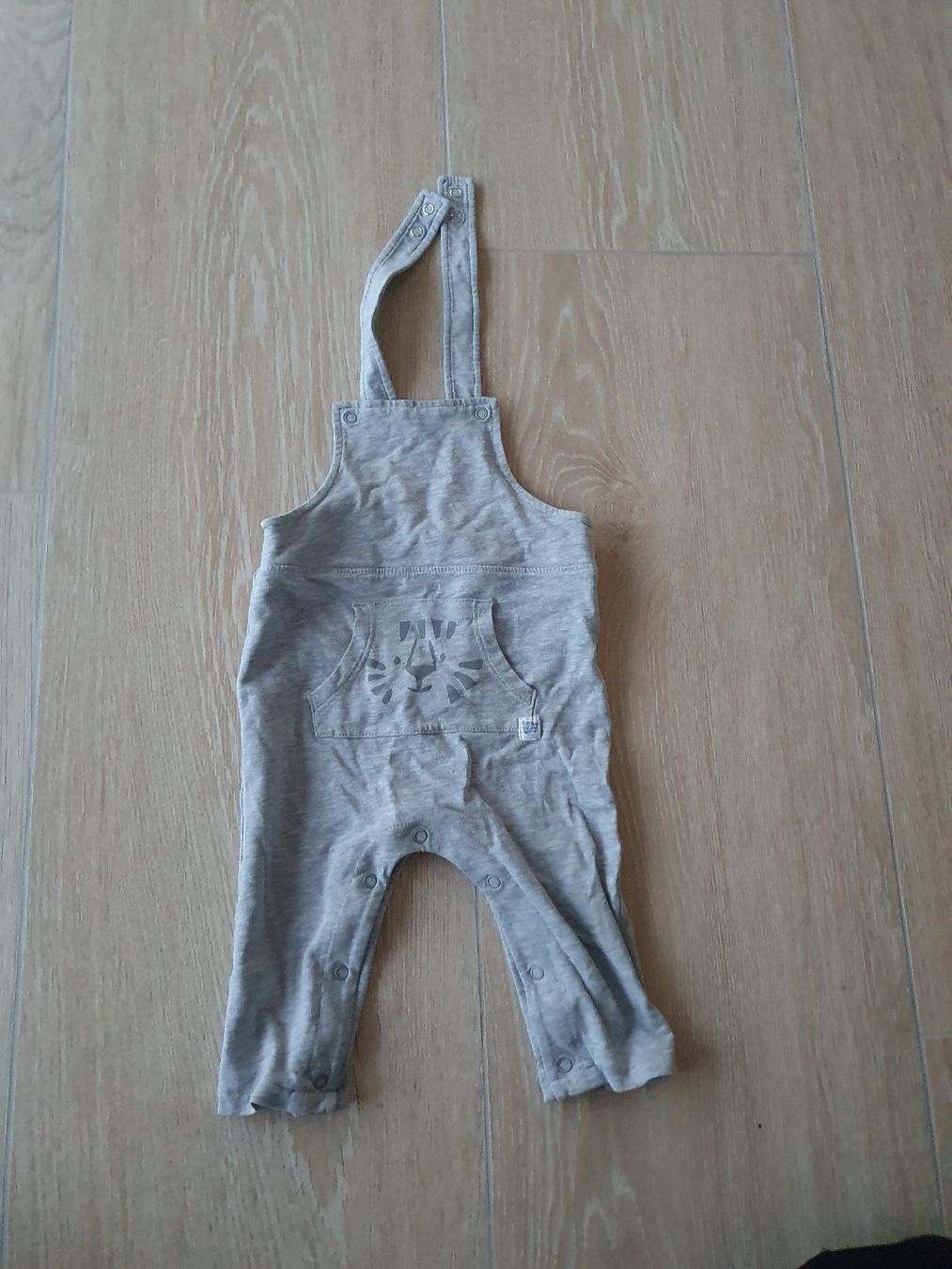 Hosen: Salopette garçon grise - Taille 74/80- peu utilisé – Neu (gemäss Beschreibung) aus Neuchâtel von viv_zf9x 1