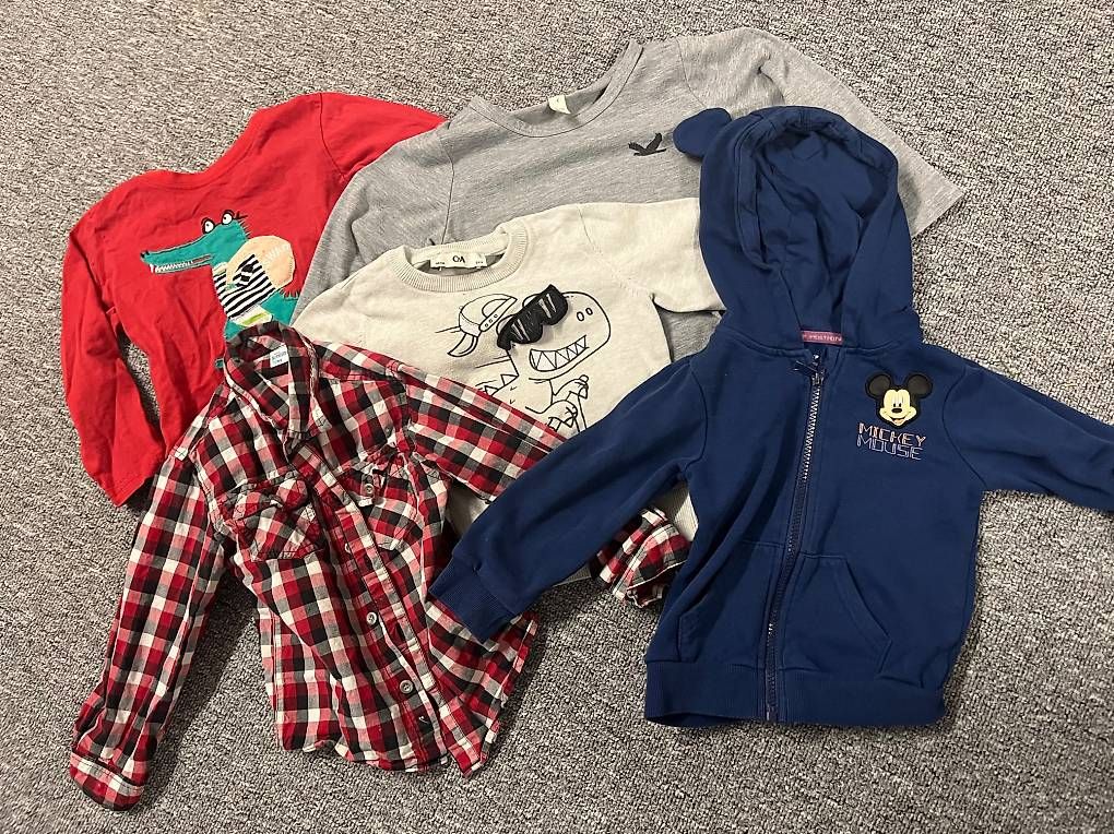 Lotti & Set di vestiti: Kleiderpaket Kind gr 98 – Usato da Thun venduto da schane92