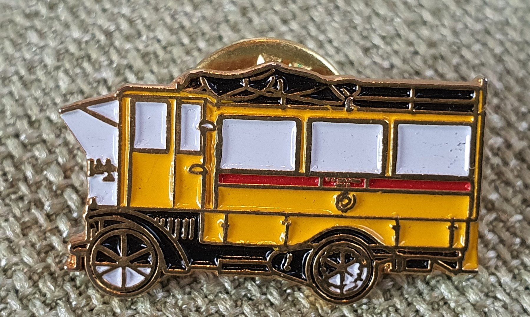 Placchette & Badge: A334 - Pin PTT Post Postauto Postbus Bus – Usato da Reinach BL venduto da Boston-Verkauf