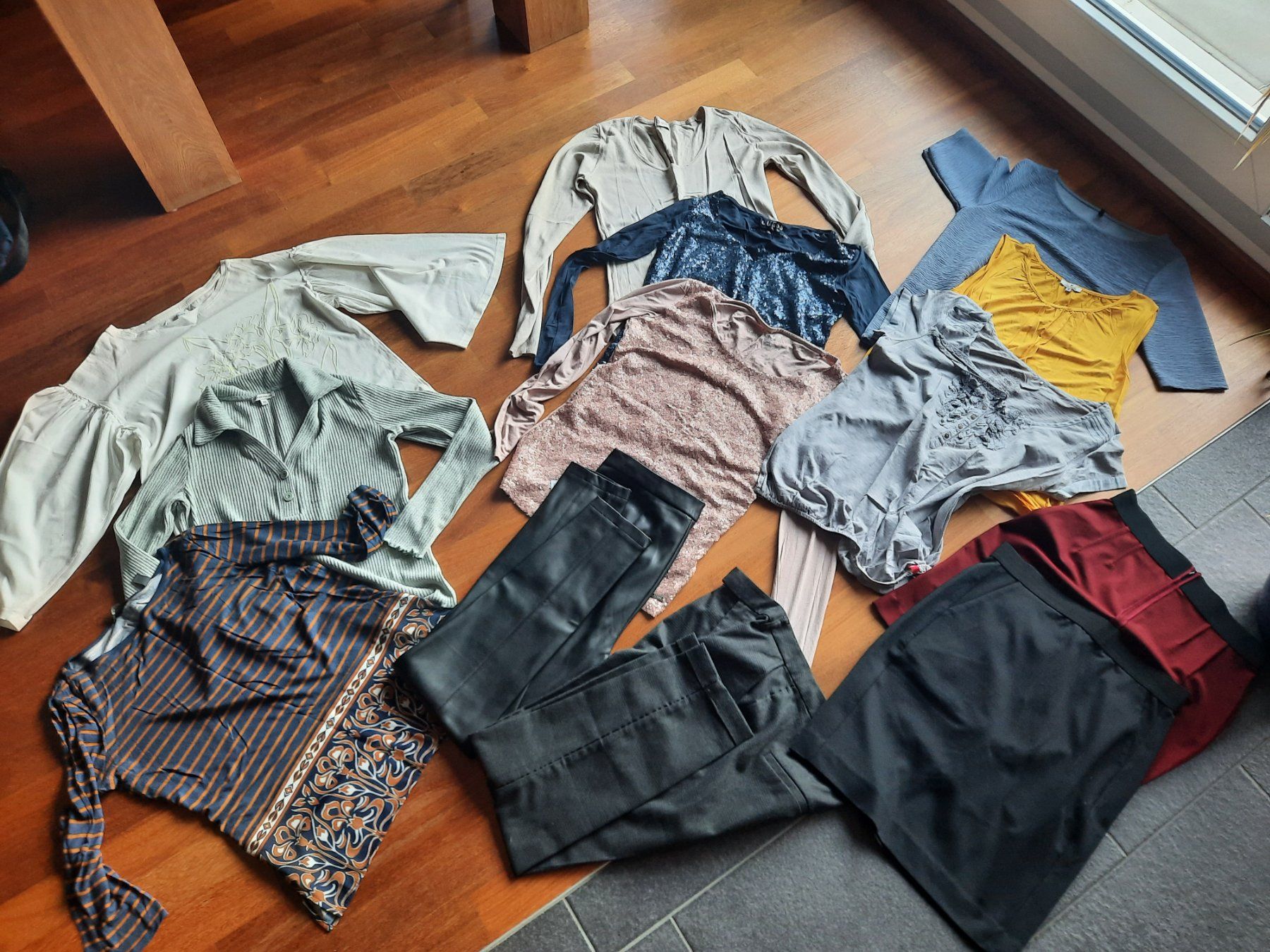 Lotti di vestiti: 13 Marken Kleiderstücke 36 ein Preis ! – Nuovo (secondo la descrizione) da Buchs SG venduto da miska01