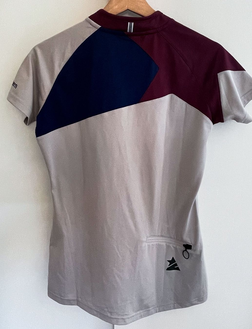 Canottiere & Pantaloni: Zimtstern Velotrikot / S – Usato da Zofingen venduto da angito 1