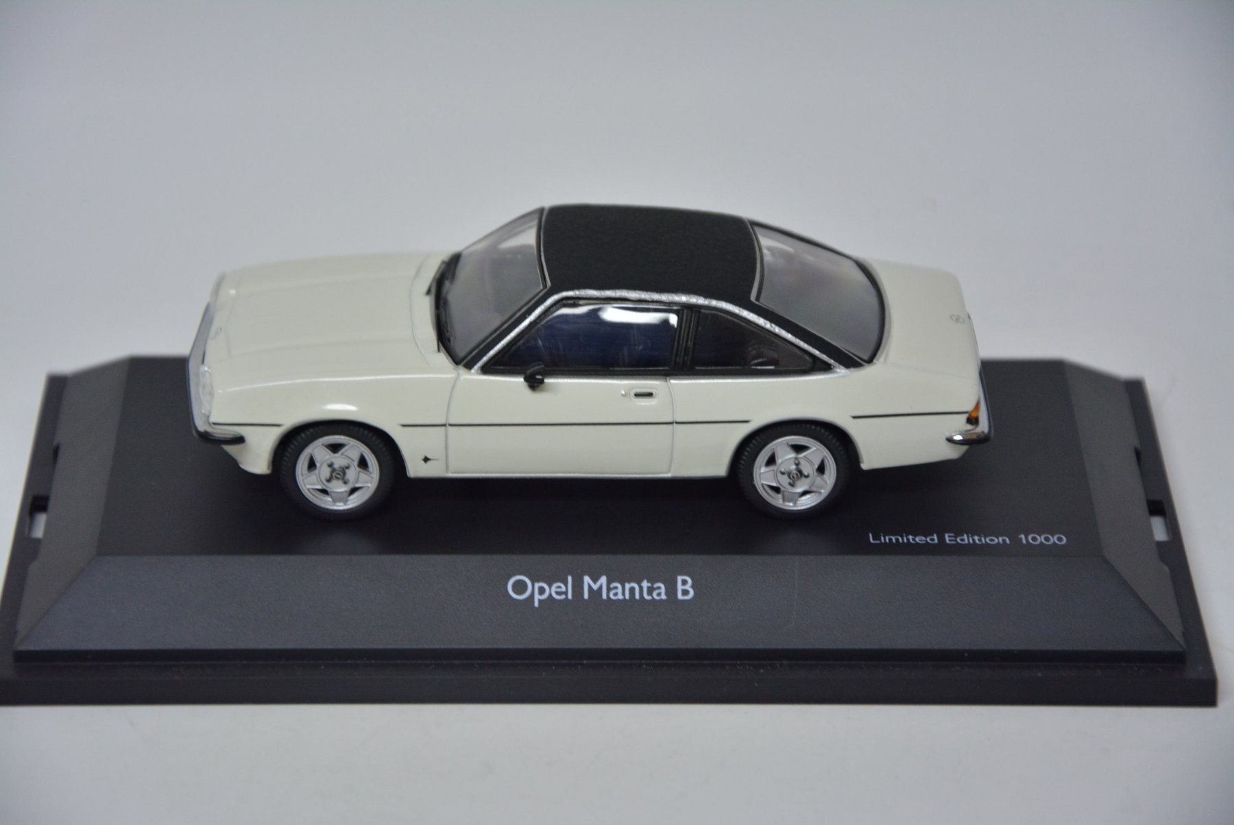 Opel Modellini d'auto: Opel Manta B ,  Schuco , 1:43 – Nuovo e nell'imballaggio originale da Goldach venduto da Feivel9 1