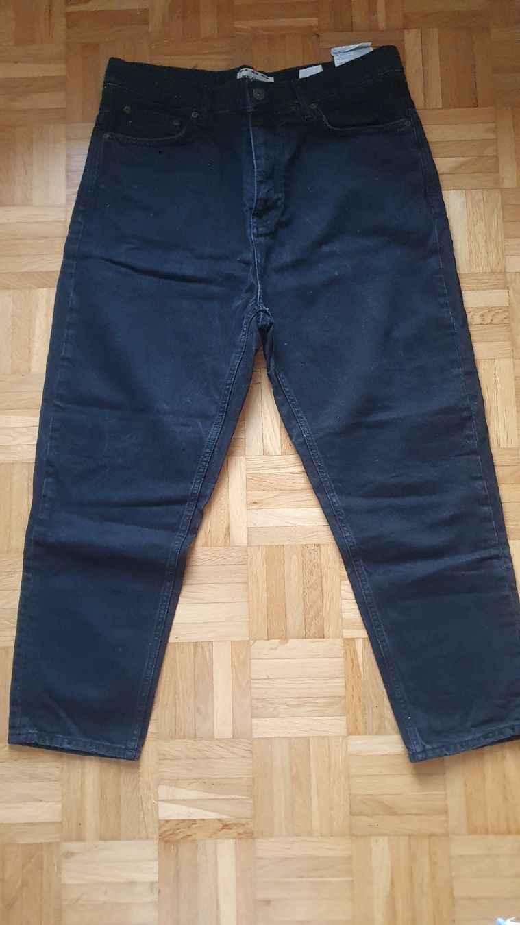 Lotti di vestiti: Kleiderpaket 6 Hosen EU 42 – Usato da Sissach venduto da Siraiwan