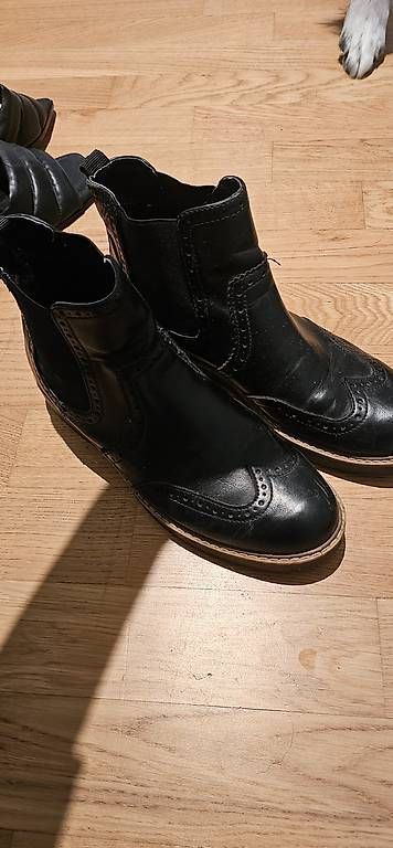 Damenschuhe: Schwarze Stiefel – Gebraucht aus Rickenbach LU von jess8421