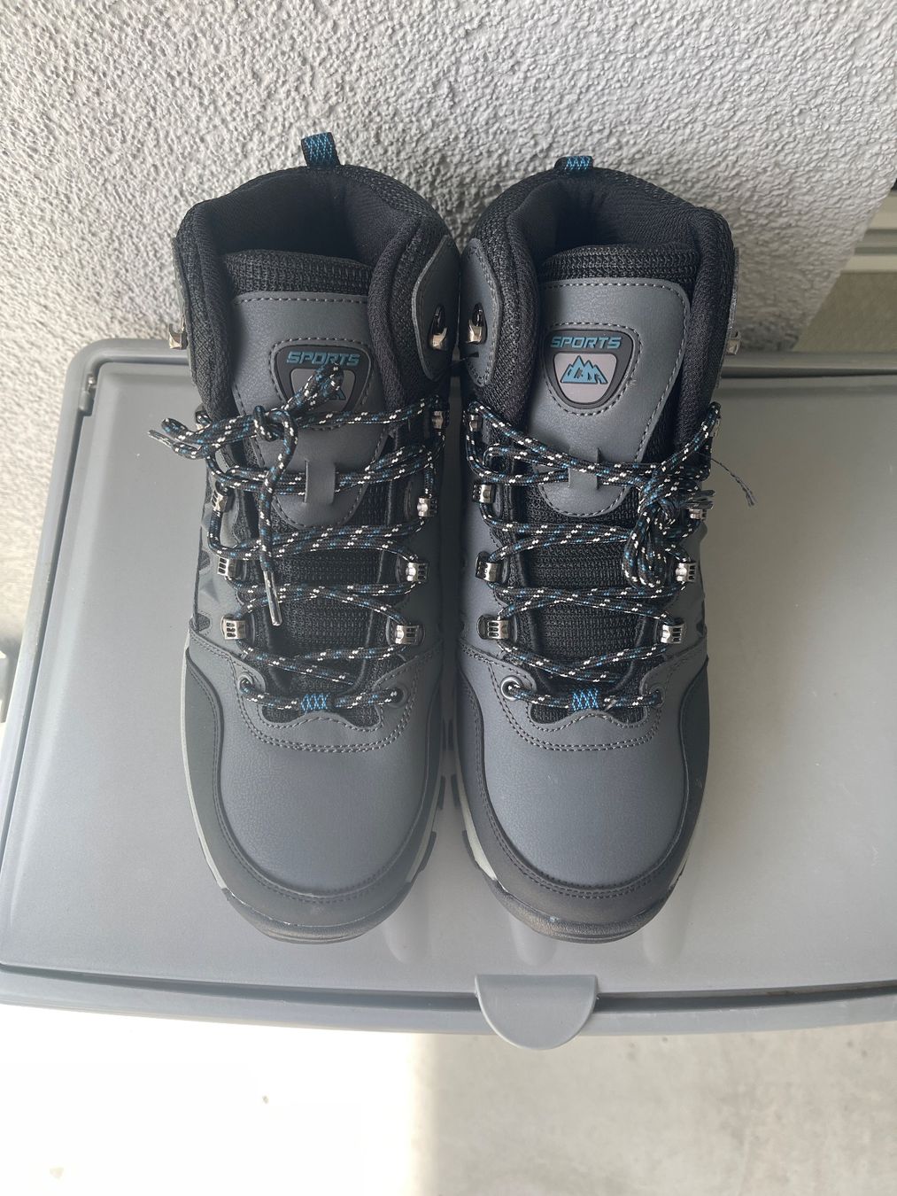 Chaussures hommes: Wanderschuhe Grösse 43 grau Neu – Neuf (Voir description) à Heerbrugg par mar_px9v