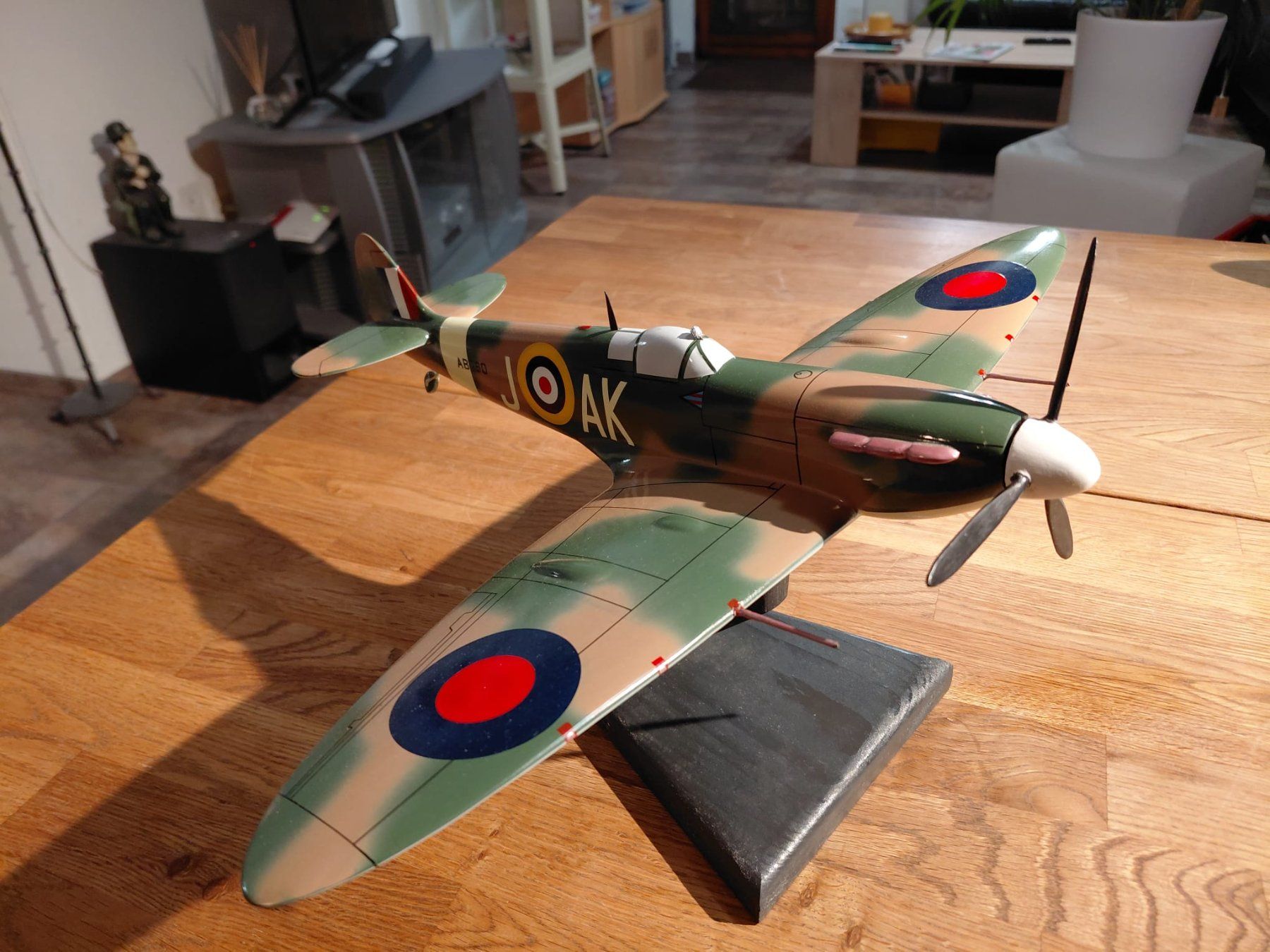 Kit di modellismo & Modellini statici: Spitfire Holzmodell mit Sockel Hand gemacht – Usato da Derendingen venduto da Nellino01 3