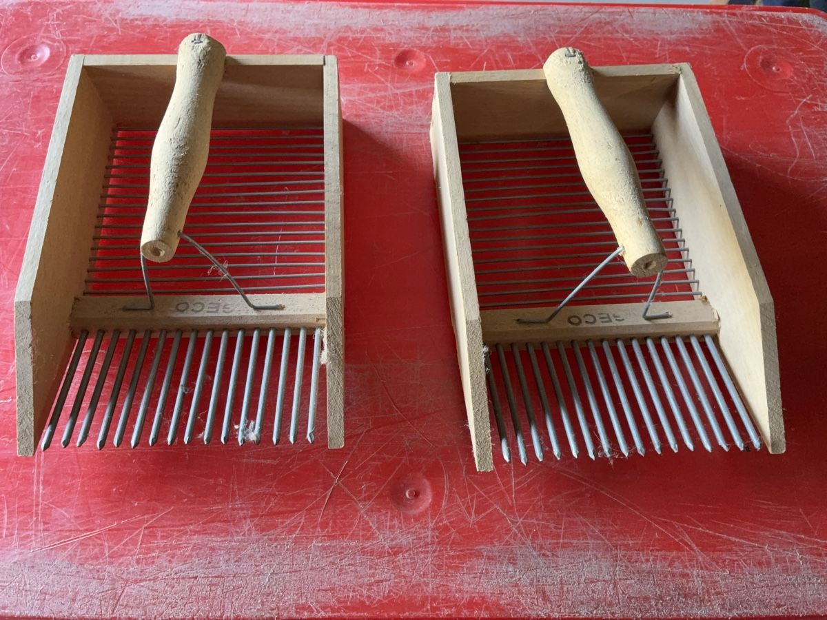 Sonstige Haarpflege: Peigne à myrtille  – Gebraucht aus Les Bayards von Mutz51