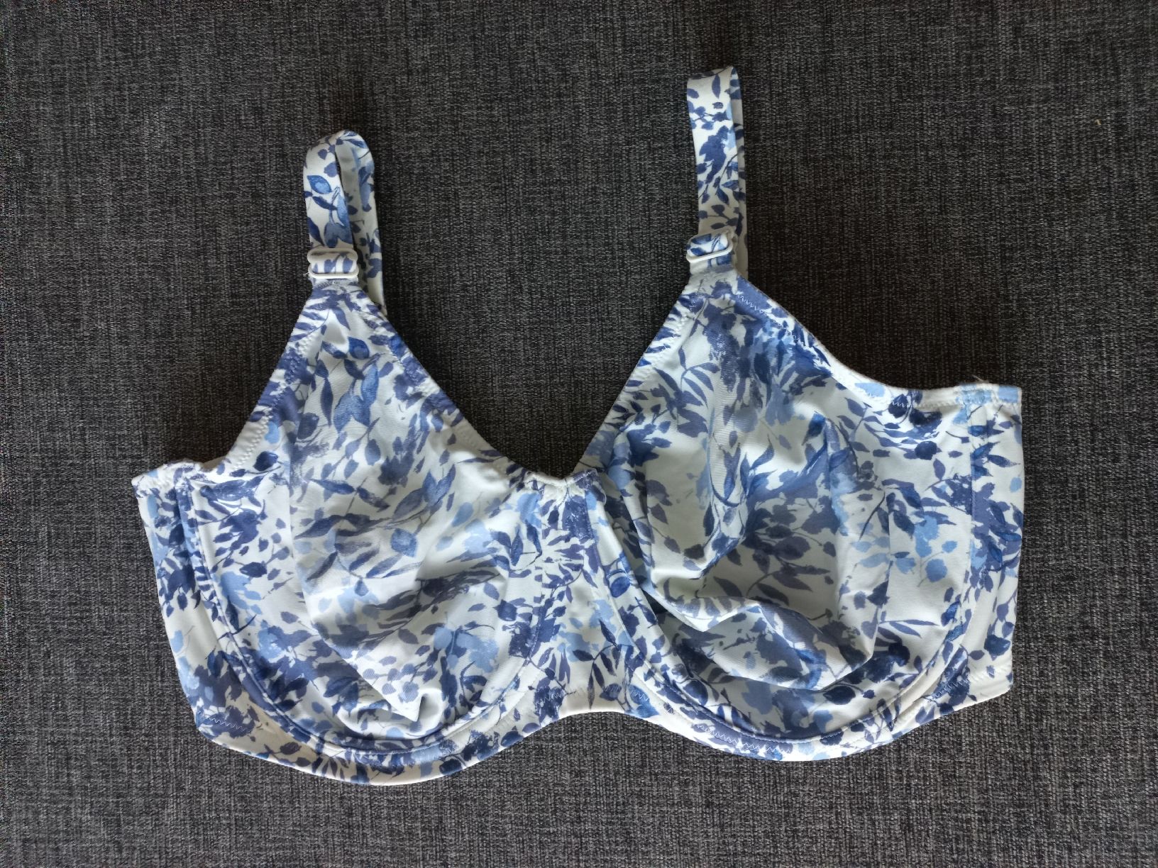 Altra biancheria intima: BH Gr. 100F von Triumph ungetragen – Nuovo (secondo la descrizione) da Oberuzwil venduto da venditum.