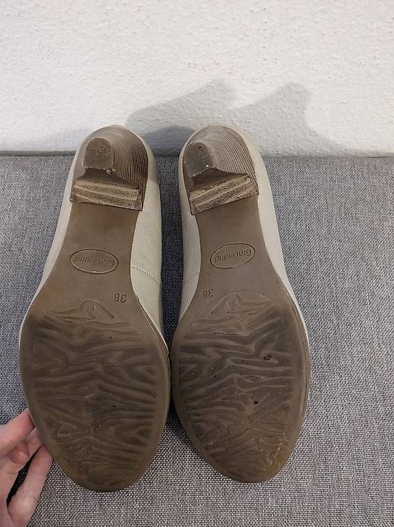 Damenschuhe: Beige Pumps Grösse 38 – Gebraucht aus Stäfa von FloStauf 3