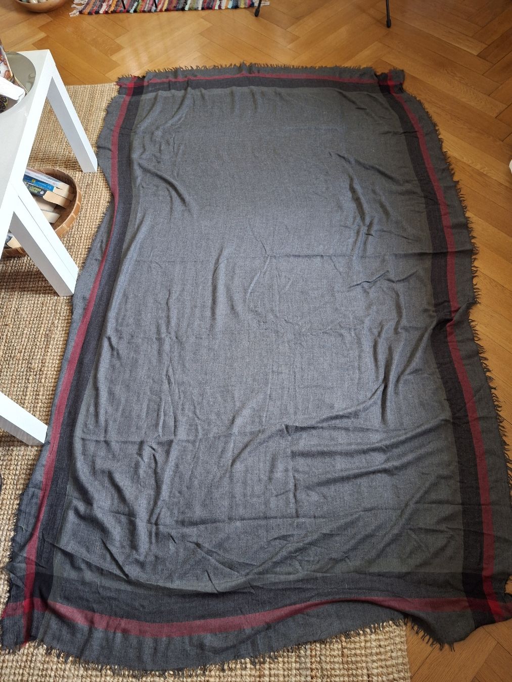 Foulards, Tücher & Schals: Echarpe 122x213cm grise – Gebraucht aus Lausanne von Cognitia 1
