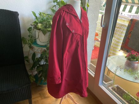 Joli manteau rouge mi-saison imperméable AVENTURE DES TOILES