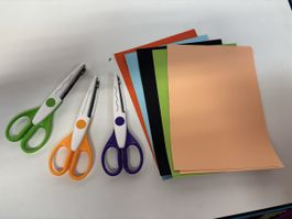 3 Motivscheren mit farbigem Bastelpapier – Bastelset
