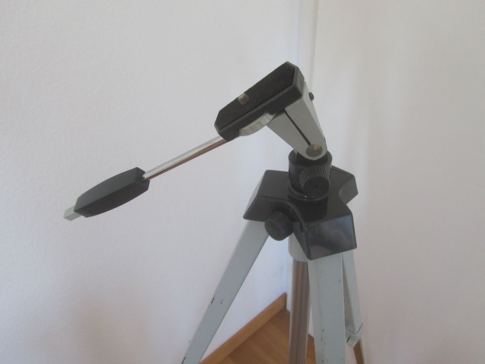 Treppiedi & Teste: Stabiles Kamera Stativ, höhenverstellbar, Retro Look – Usato da Seengen venduto da mikelele 2
