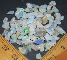Mineralien Set L-6838 – Äthiopischer Opal roh je ca.5x3mm 24