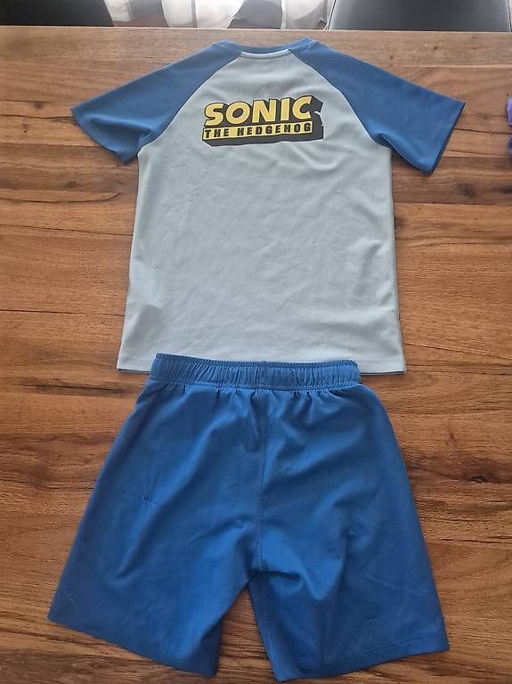 H&M Lotti & Set di vestiti: Kinder Sportset Sonic Grösse 134/140 – Usato da Koppigen venduto da abu_5syv 1
