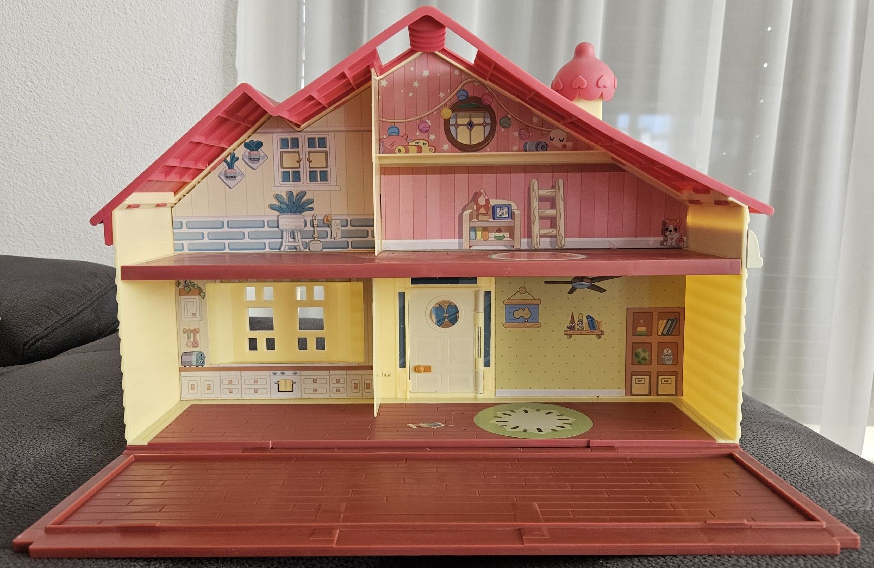Puppenhäuser & -möbel: Bluey Haus mit Möbeln – Gebraucht aus Büsserach von DTM82 1