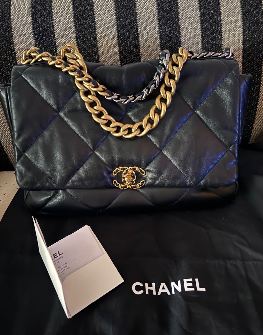 Chanel Borse: Chanel 19 Black Quilted Leather Maxi Flap Bag – Usato da Zürich venduto da NNK28 3