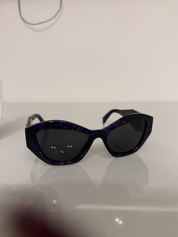 Prada Occhiali & Lenti: Occhiali da sole Prada – Usato da lugano venduto da xen_q9zz