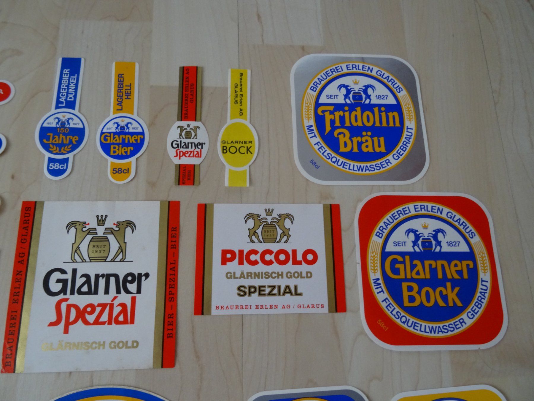 Bicchieri, Caraffe & Bottiglie: Ein Posten mit div. Bier Etiketten Glarner Bier etc. – Nuovo (secondo la descrizione) da Lupfig venduto da Hubi64 2