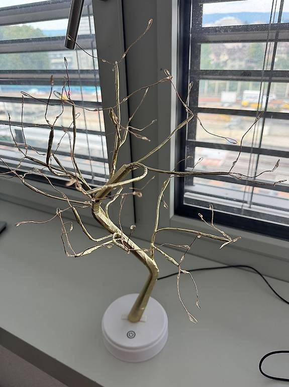 Lampes: Lampe arbre LED décorative  Alimentation USB – D'occasion à Morges par con_jw6n 1