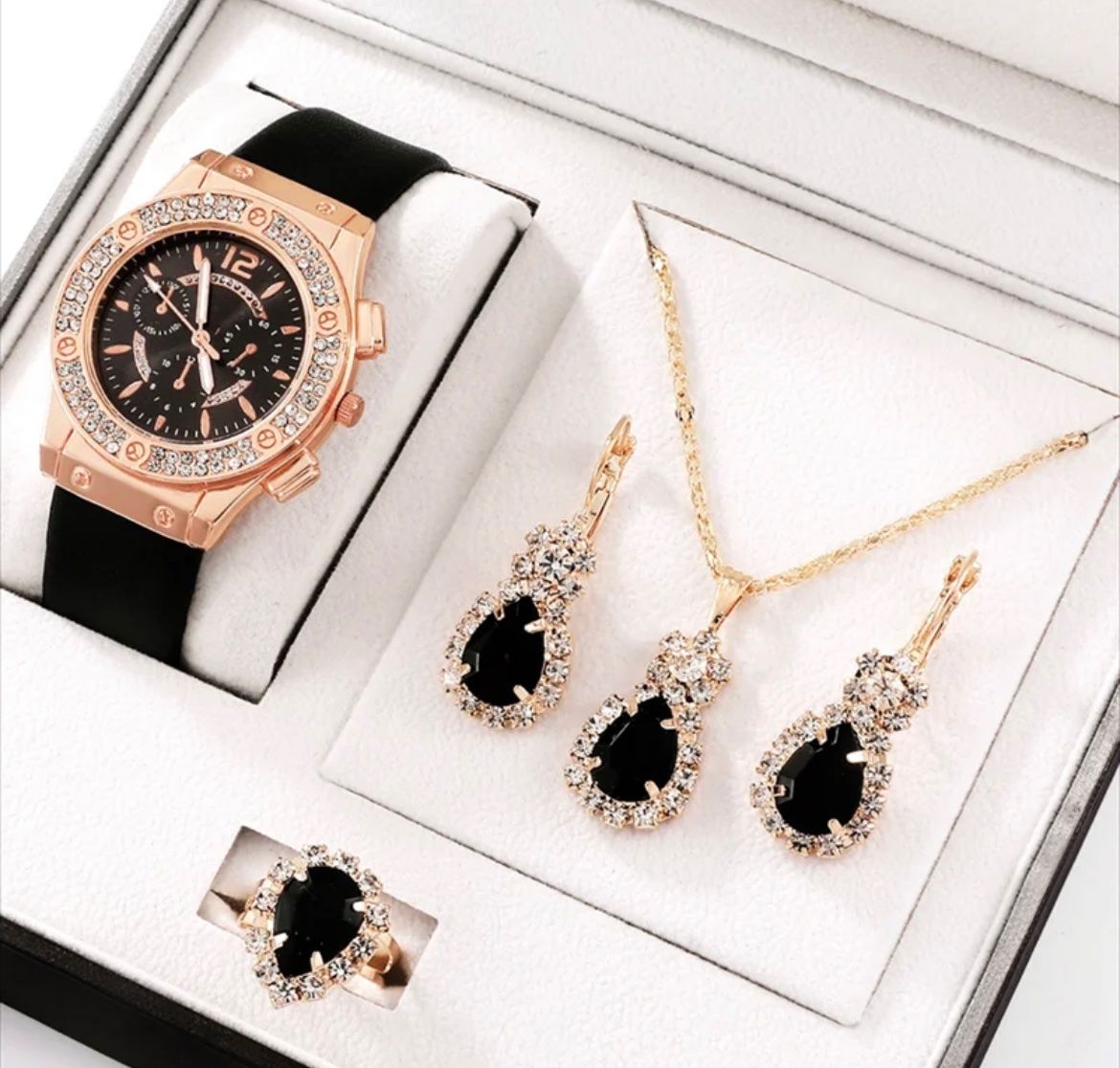 Orologi: Armbanduhr • Full set – Nuovo e nell'imballaggio originale da Oberegg venduto da Alepokemon