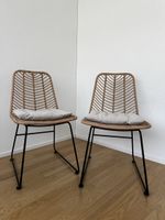 Rattanstühle mit Kissen