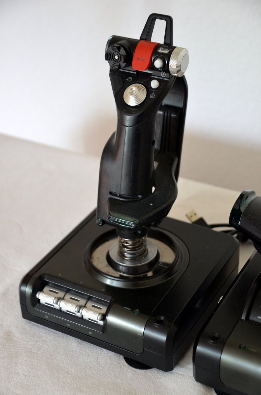 Saitek Controller: Logitech Gaming Saitek X52 Pro Flight Flugsimulator – Usato da Collonges venduto da arashee 3