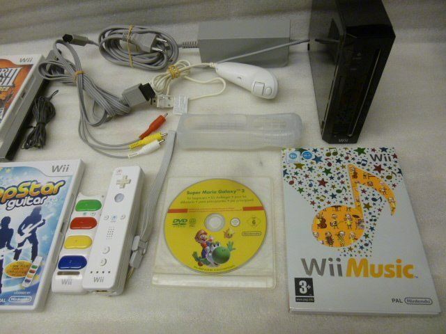 Nintendo Consoles: Konsolle Nintendo Wii + 4 Spiel – D'occasion à Pambio Noranco par Pol69 1