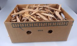 Kinder Holzbügel, 1 Bananenkiste voll