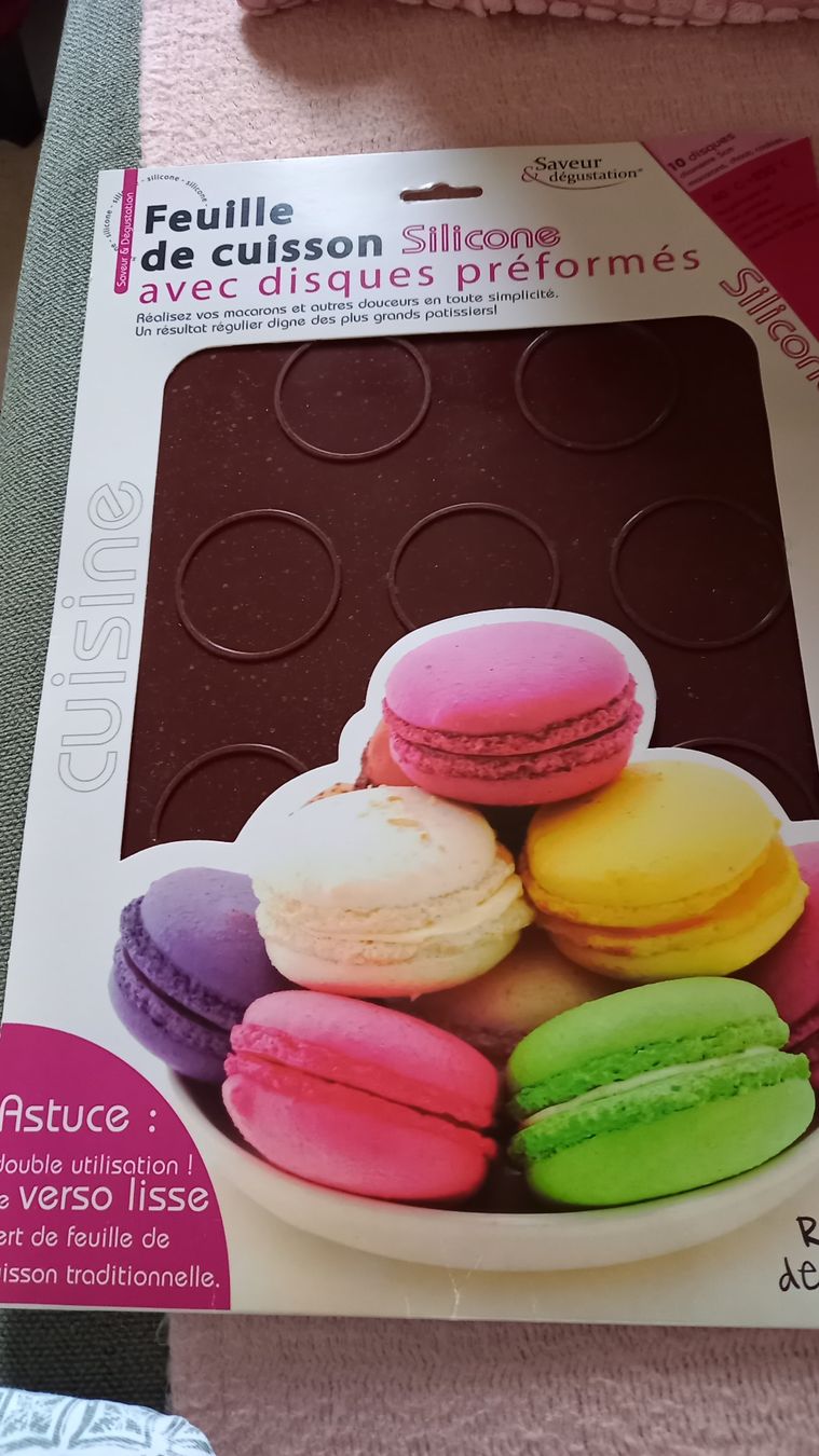 Teglie da forno: Feuille de cuisson silicone, disques macarons - Neuf! – Nuovo (secondo la descrizione) da Yverdon-les-Bains venduto da Monique6