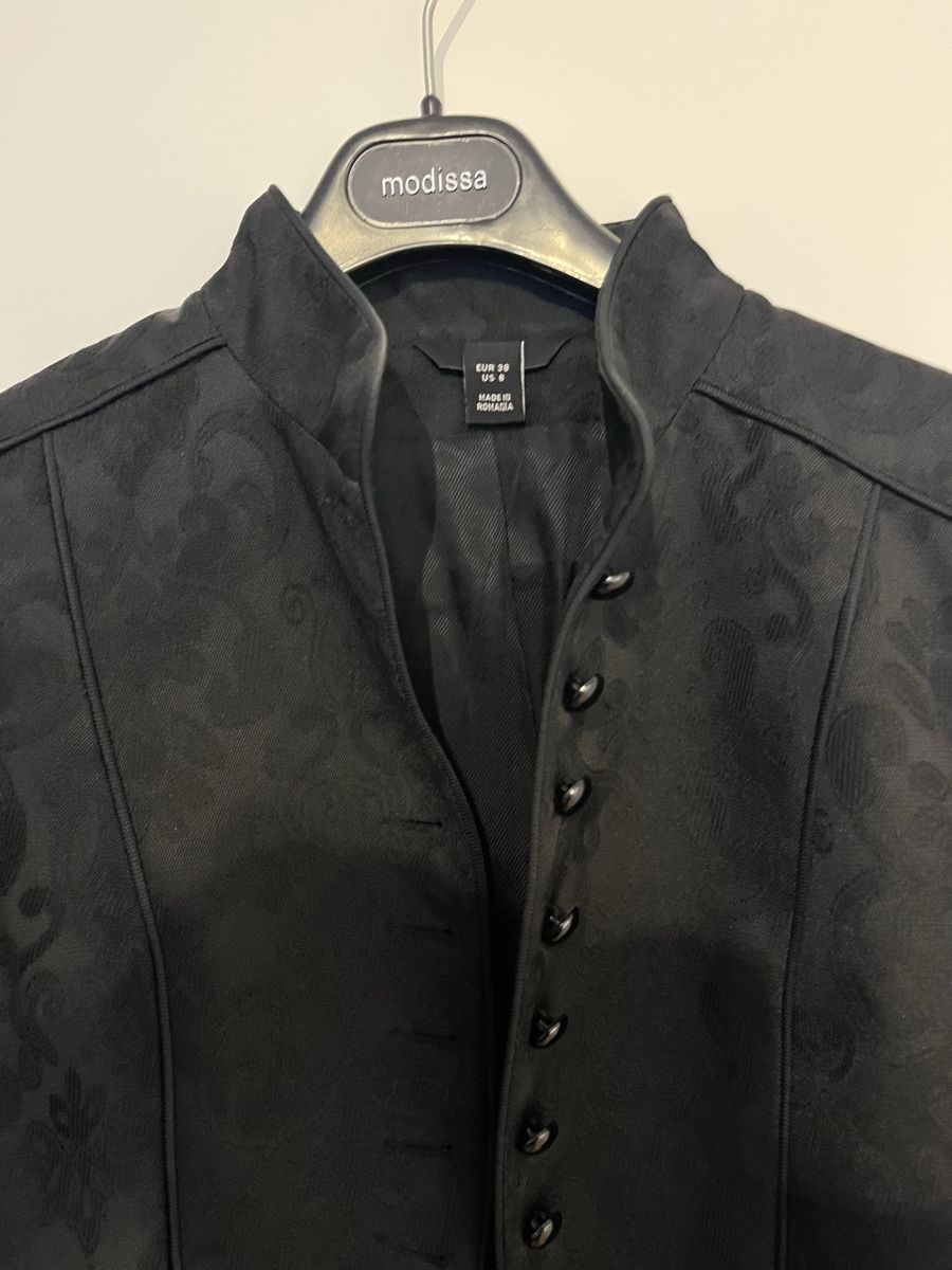 H&M Giacche: Schwarze H&M Samt Jacke, Grösse M – Usato da Zürich venduto da LemonadeZH 2