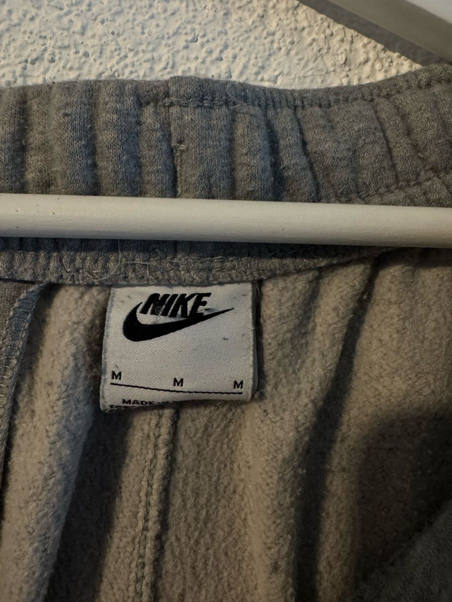 Nike Hosen: Nike Sweatpants (hellgrau) – Gebraucht aus Bätterkinden von BernFashion 1