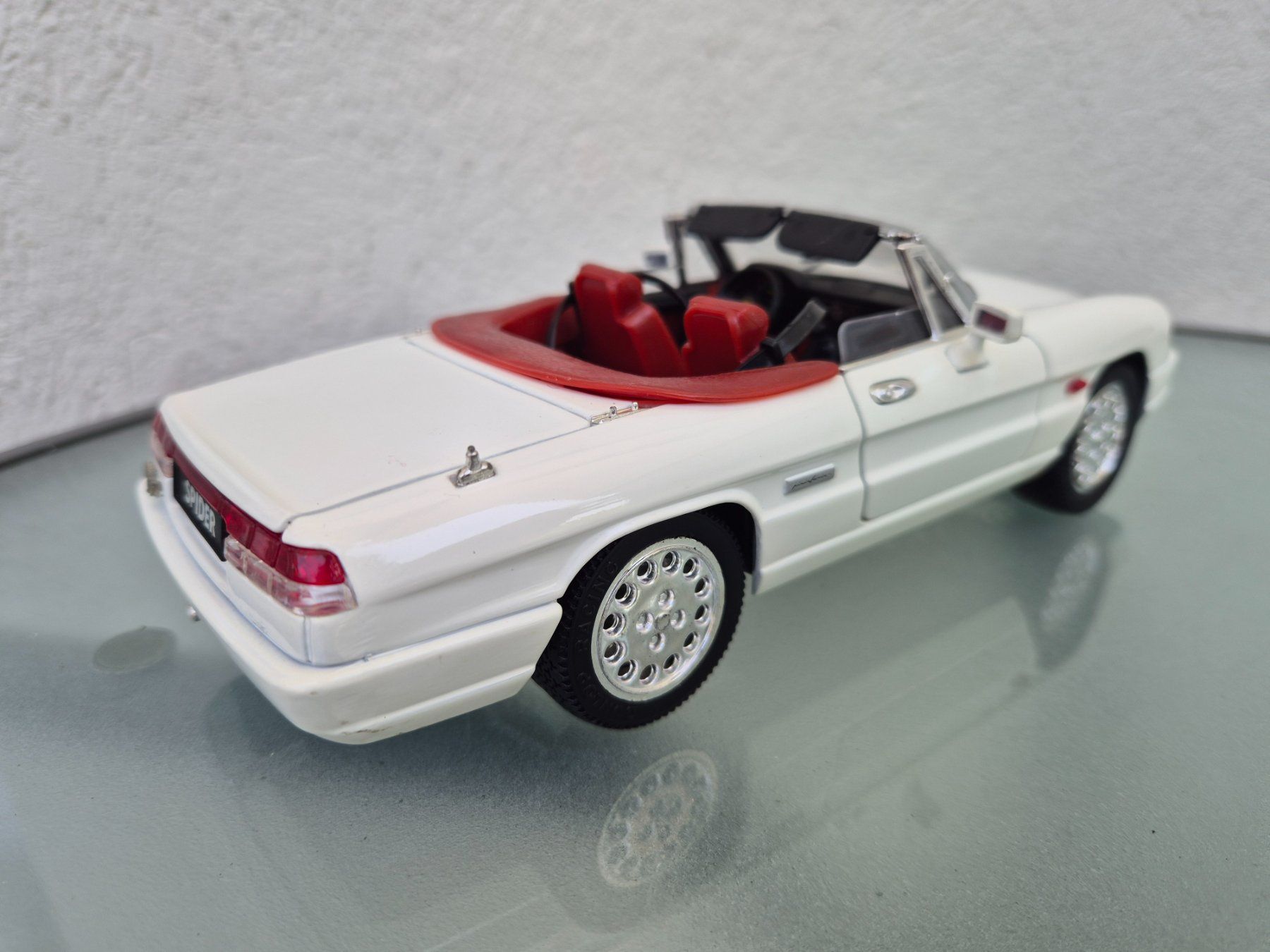 Alfa Romeo Modellini d'auto: Alfa Romeo Spider von Universal Hobbies 1:18. – Usato da Oberbuchsiten venduto da laffite54 5