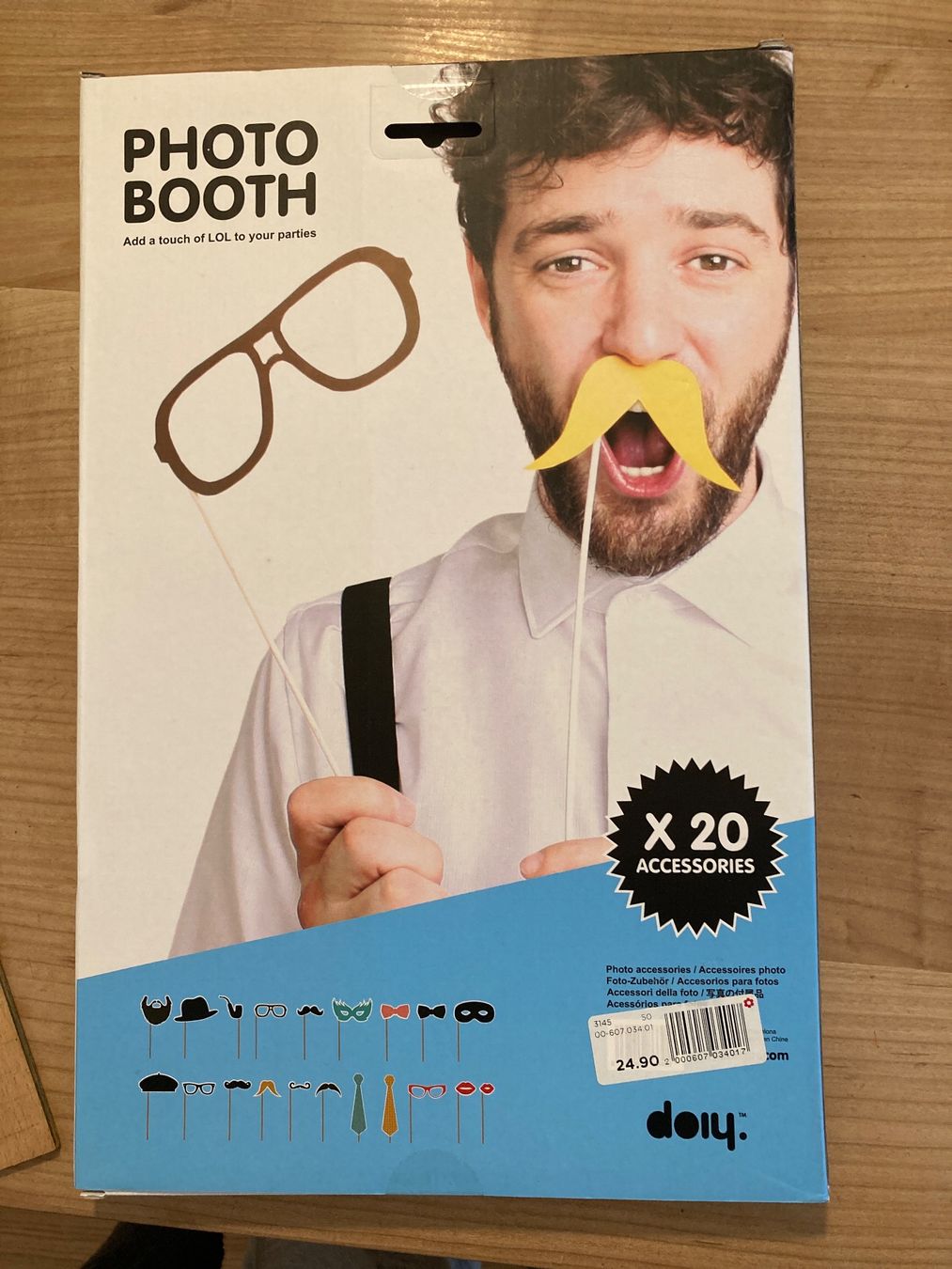 Costumi: Photo Booth Party Accessoires – Nuovo e nell'imballaggio originale da Basel venduto da AufeinenBlick 1