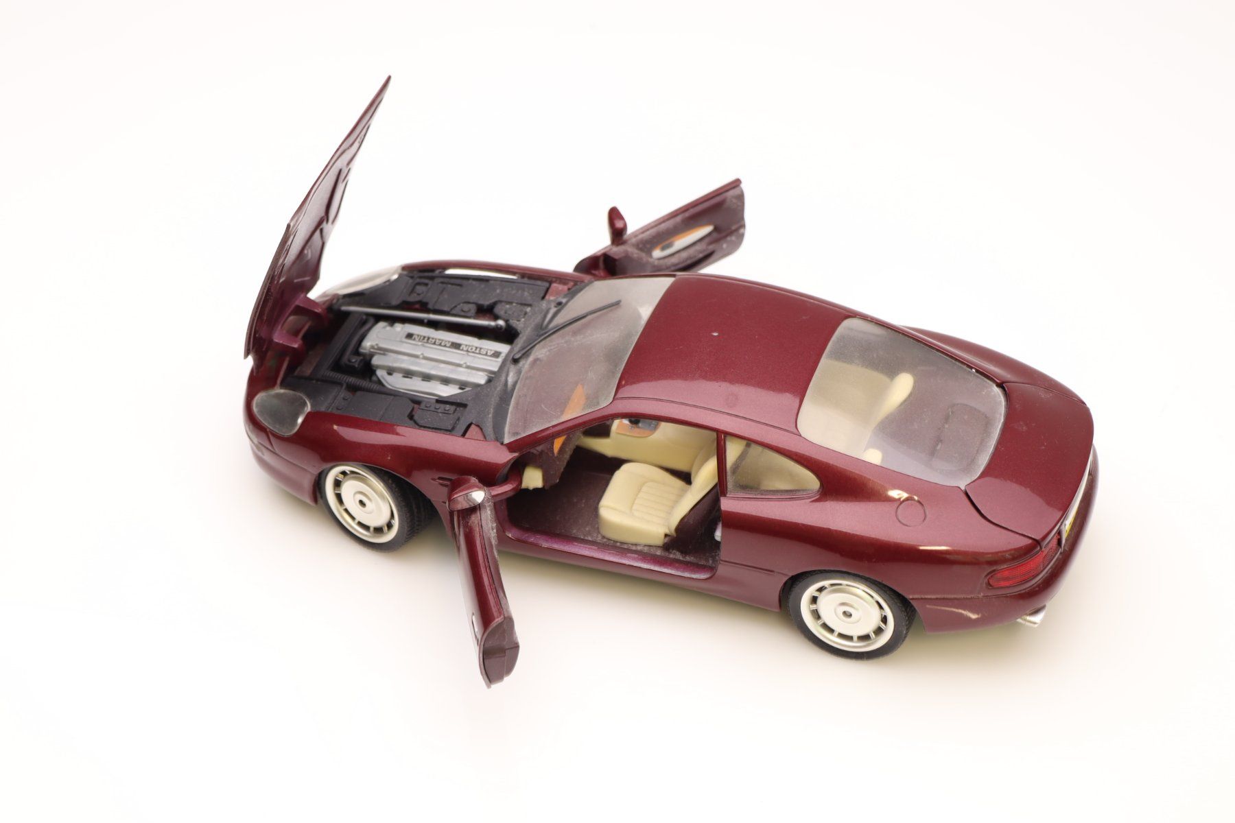 Aston Martin Modellini d'auto: GuiToy Aston Martin DB 7 Modellauto – Usato da Ried (Muotathal) venduto da Modellbahn.swiss 3
