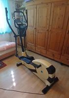 Stabiler Crosstrainer mit grosser Schwungmasse